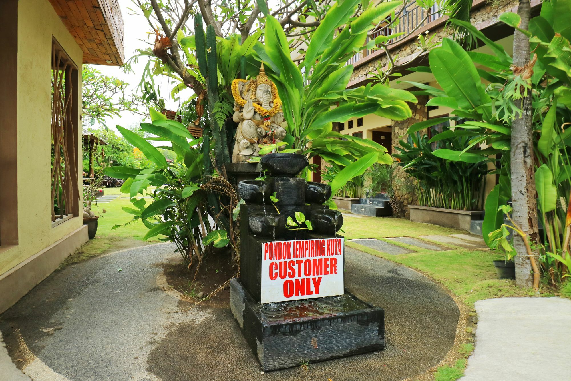 Hotel Pondok Jempiring Kuta Lombok Exterior foto